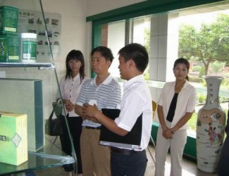 原文山州委副書(shū)記蒞臨考察公司及加工廠(chǎng)