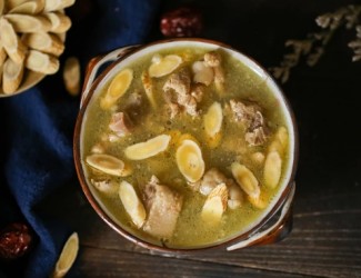 補氣健脾，你想要的這碗湯給你——三七黃芪燉母雞