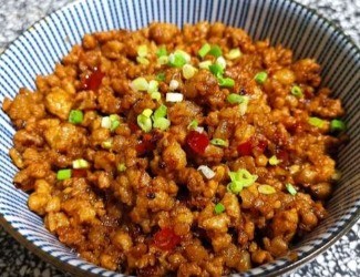 如果冰箱里只有一樣?xùn)|西，只能是它——萬(wàn)能的三七肉臊子